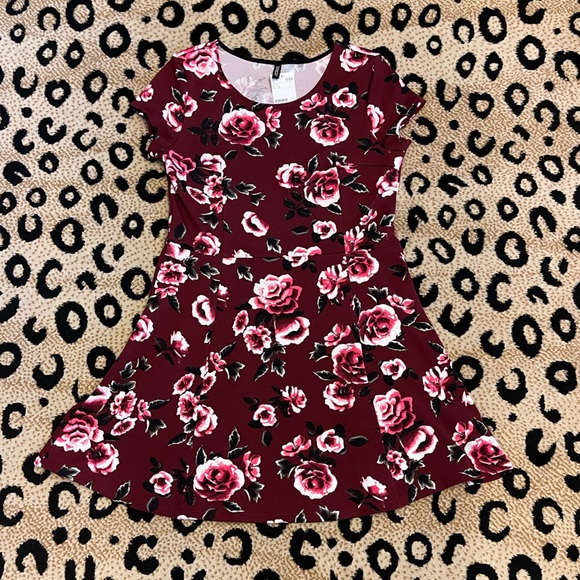 Floral fit and flare dress - Picture 9 of 11